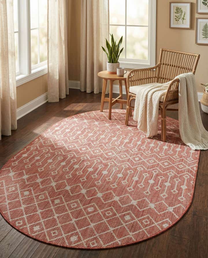 5' 3 x 8' Easy-Clean Lattice Indoor / Outdoor Oval Rug