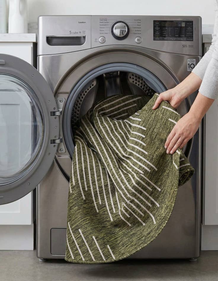 Detail image of 6' x 6'  Washable Modern Indoor / Outdoor Round Rug