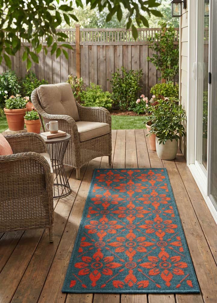 2' x 5' Easy-Clean Lattice Indoor / Outdoor Runner Rug