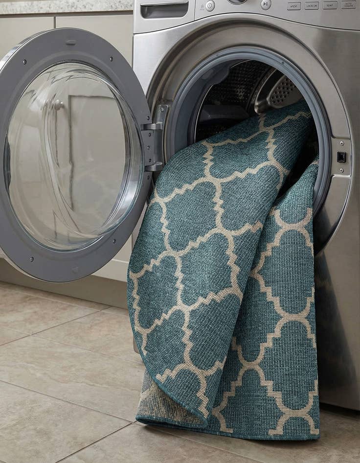 Detail image of 7' 10 x 10'  Washable Trellis Indoor / Outdoor Oval Rug