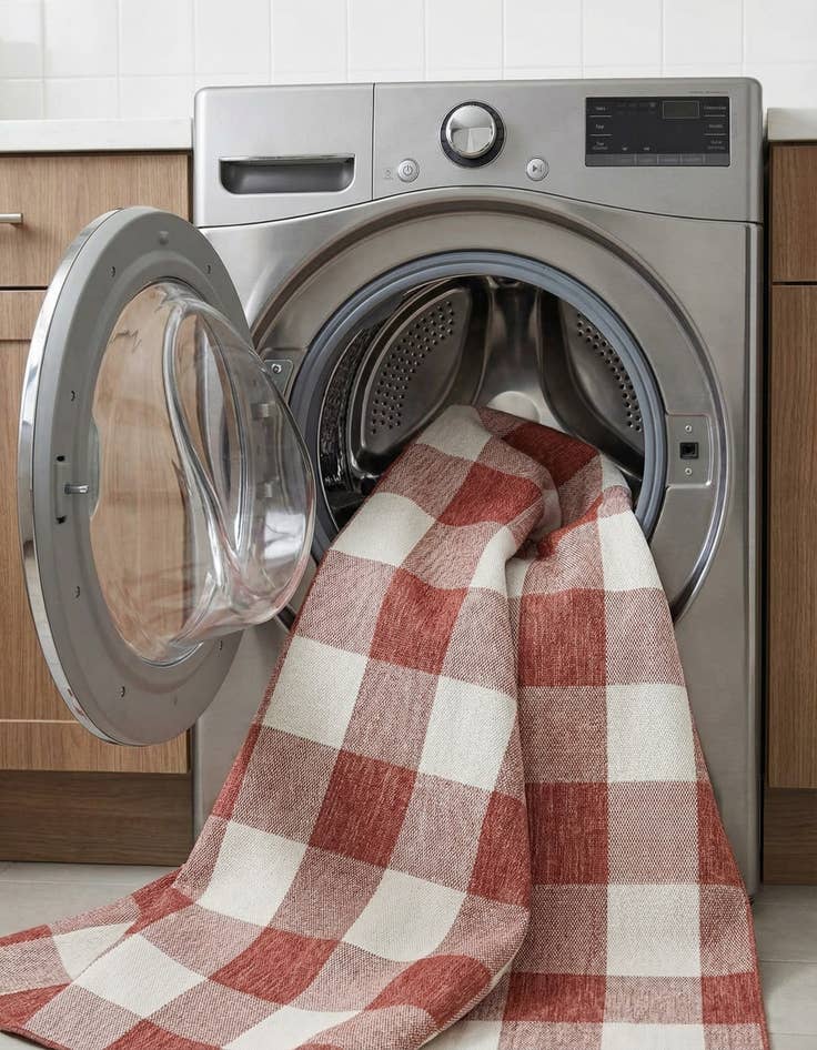 Detail image of 7' 10 x 7' 10  Washable Checkered Indoor / Outdoor Round Rug