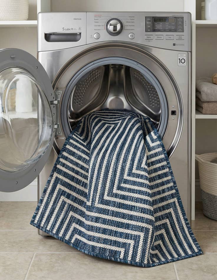 Detail image of  2' x 3'  Washable Modern Indoor / Outdoor Rug