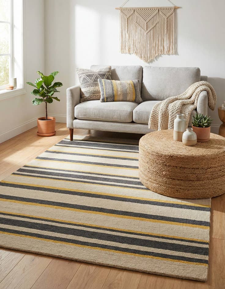 Detail image of 4' x 5' 7 Luna Wool Rug