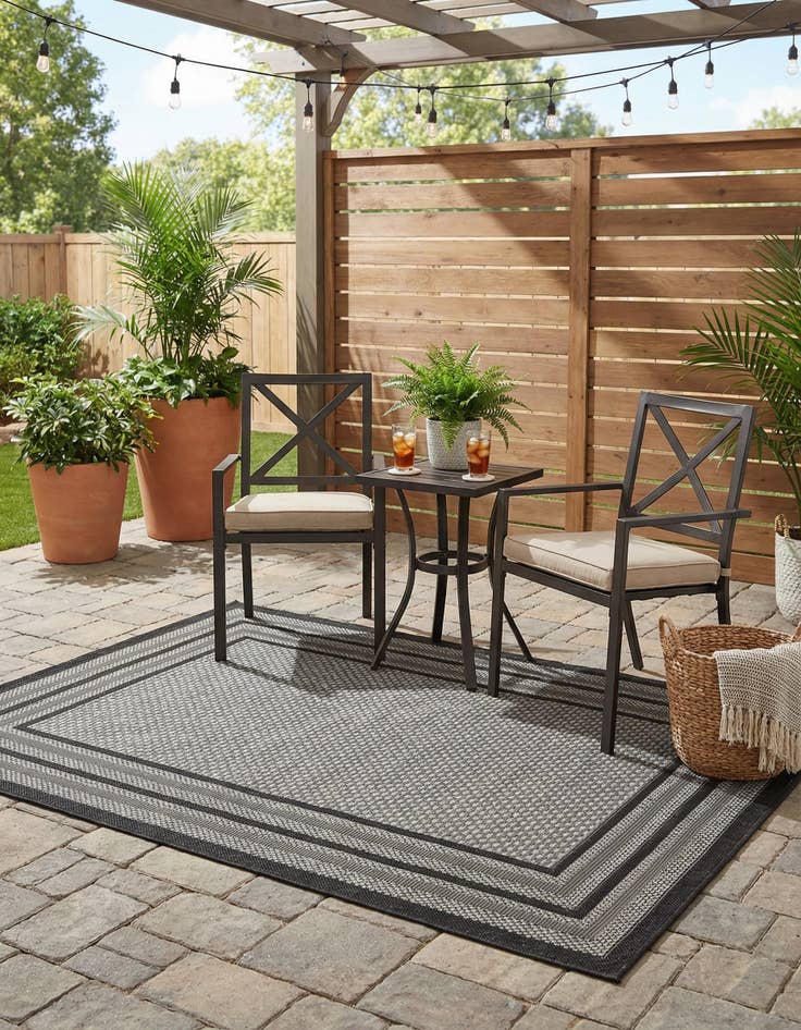 Detail image of 4' x 6'  Washable Border Indoor / Outdoor Rug