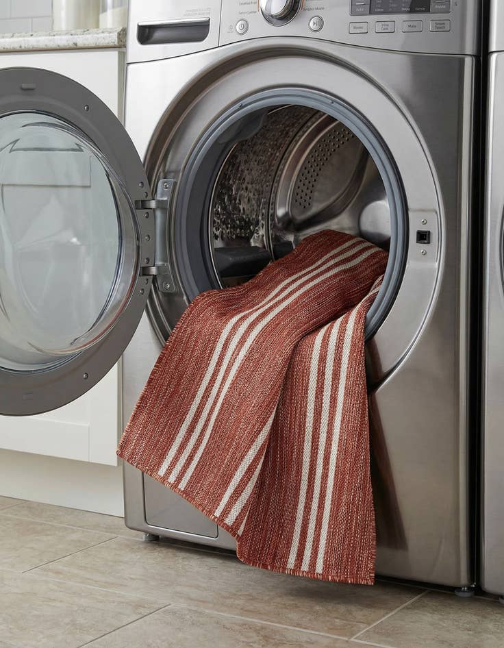 Detail image of 1' 4 x 1' 4  Washable Jill Zarin Anguilla Indoor / Outdoor Sample Rug