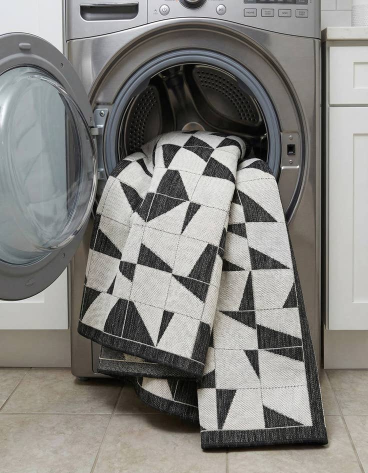 Detail image of 7' 10 x 10'  Washable Modern Indoor / Outdoor Rug