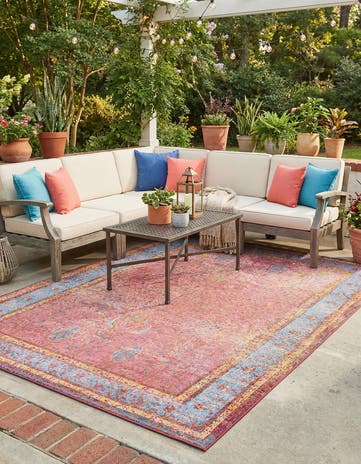 6' 1 x 9' Easy-Clean Traditional Indoor / Outdoor Rug