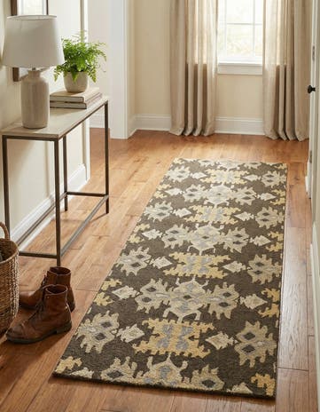 2' 7 x 8' Luna Runner Rug