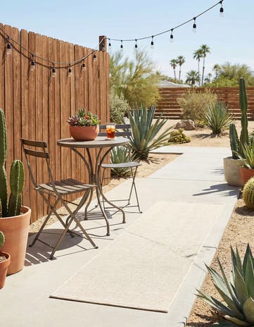 2' x 6' 1 Easy-Clean Jill Zarin Palm Springs Indoor / Outdoor Runner Rug
