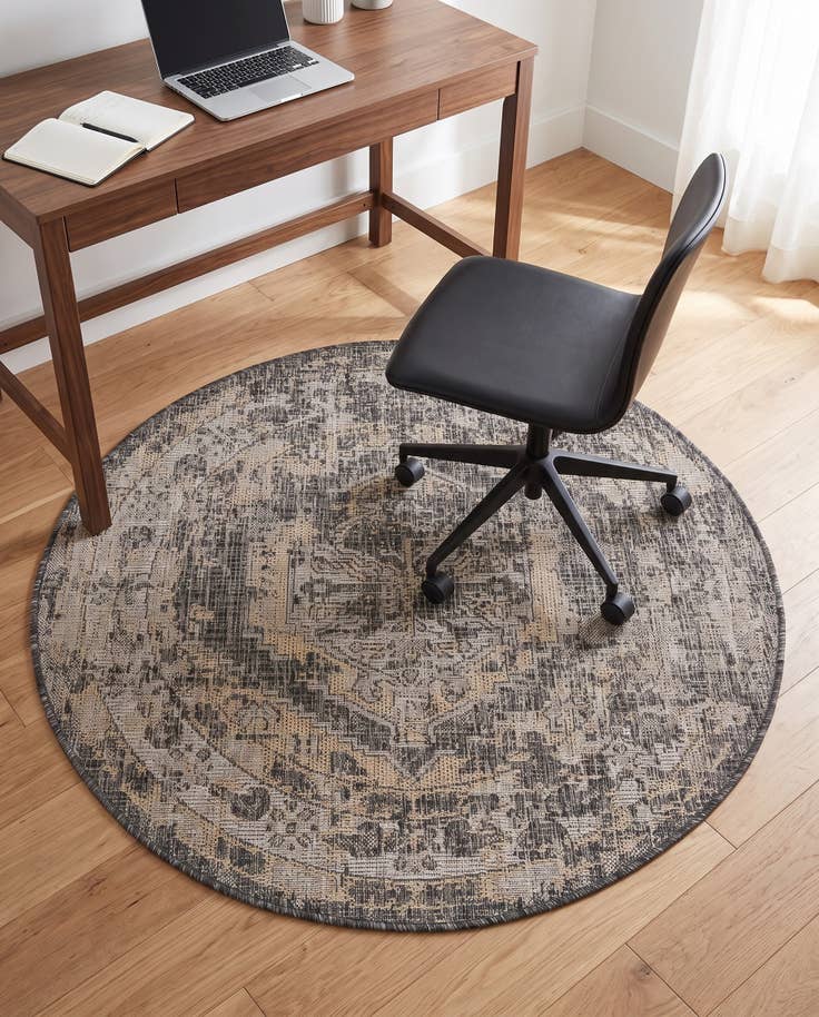 Detail image of 4' x 4' Easy-Clean Traditional Indoor / Outdoor Round Rug