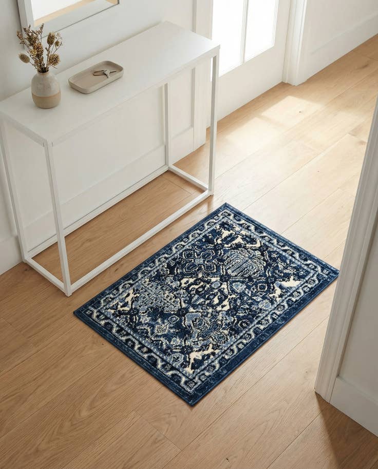 Detail image of 2' x 3' Miranda Rug