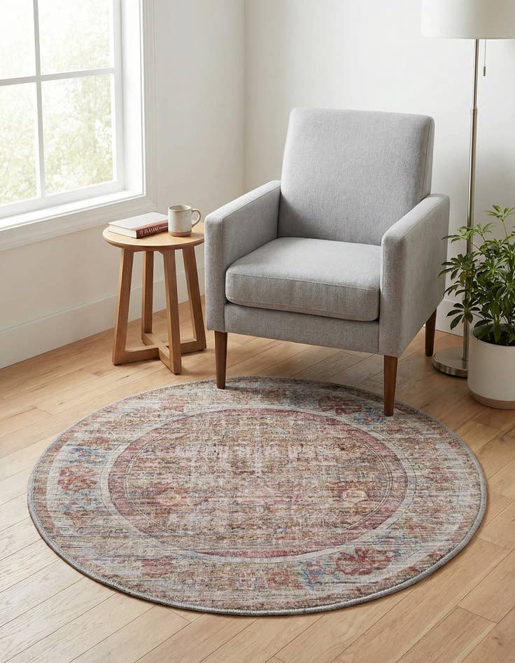 Detail image of 3' 3 x 3' 3 Washable Nostalgia Round Rug
