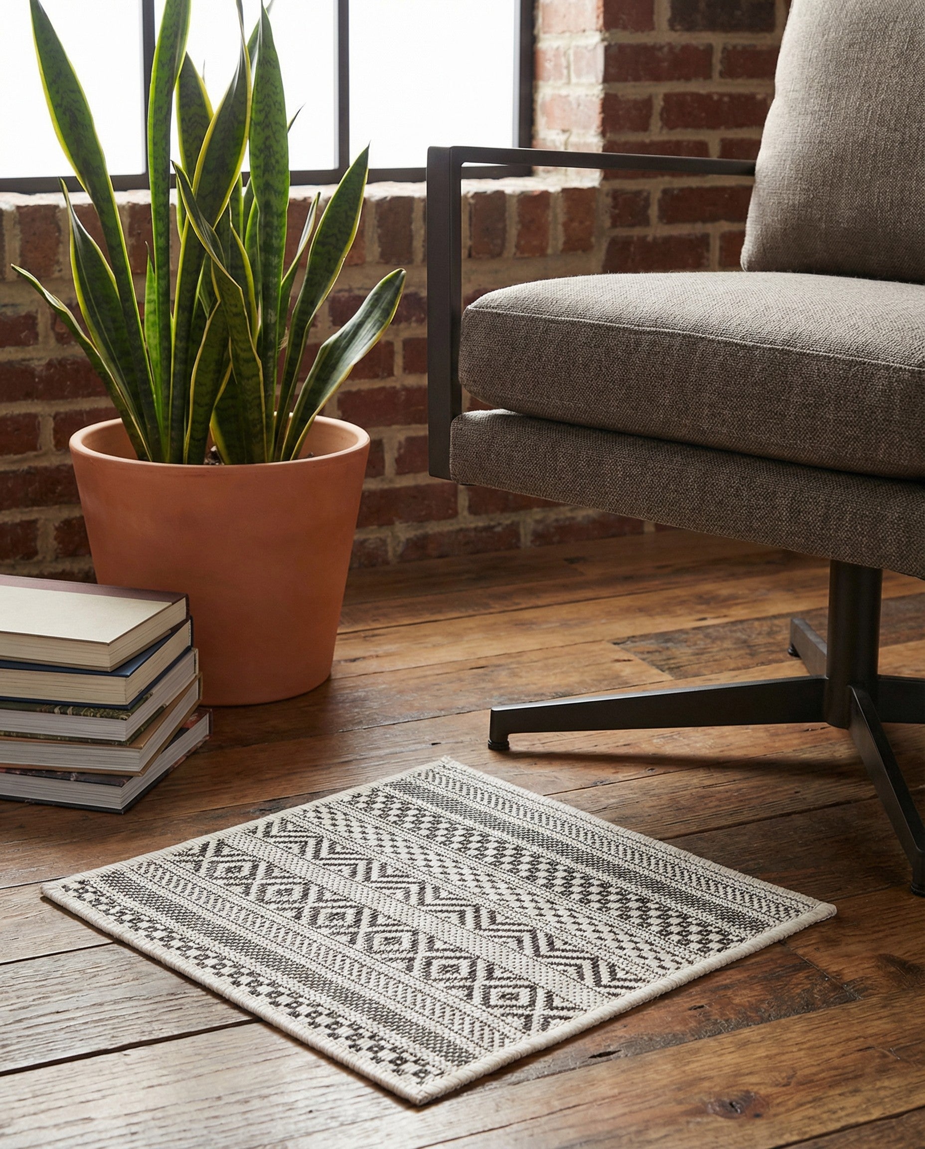 1' 4 x 1' 4 Easy-Clean Ribbon Indoor / Outdoor Sample Rug