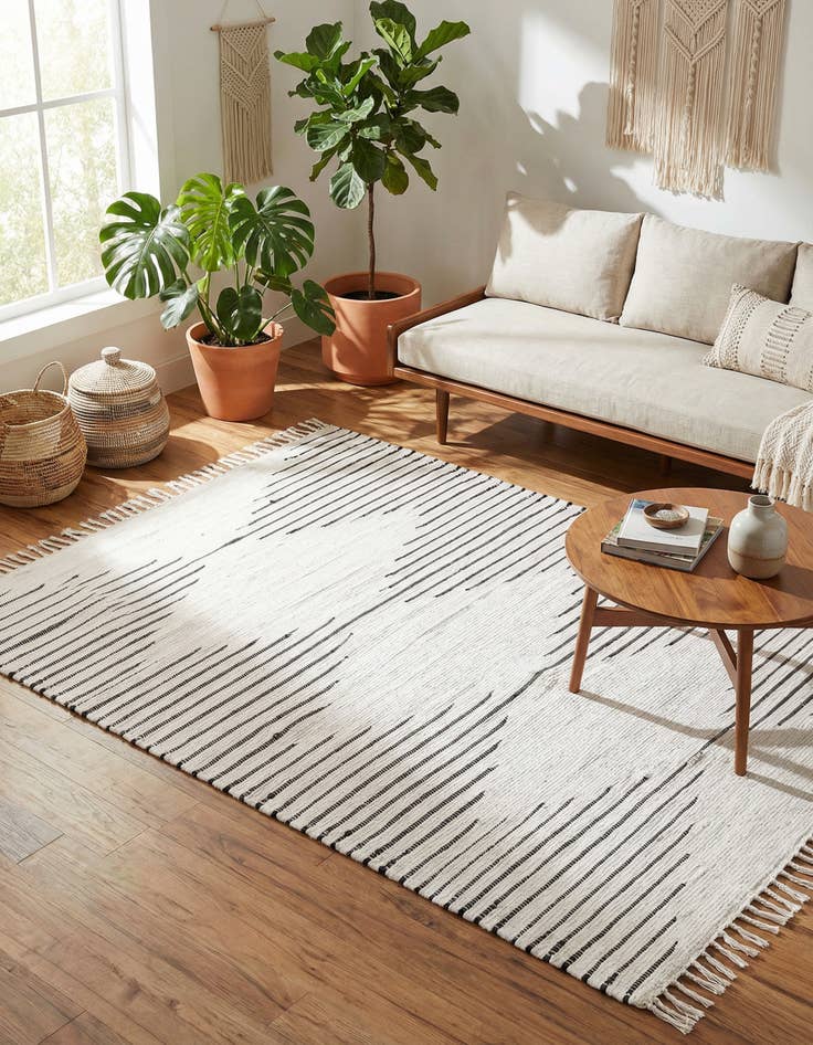 Detail image of 5' 1 x 8' Hand Woven Chindi Cotton Rug