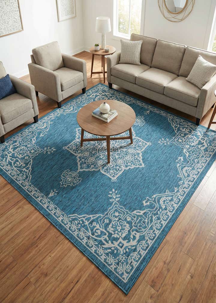 7' 10 x 7' 10 Easy-Clean Traditional Indoor / Outdoor Square Rug