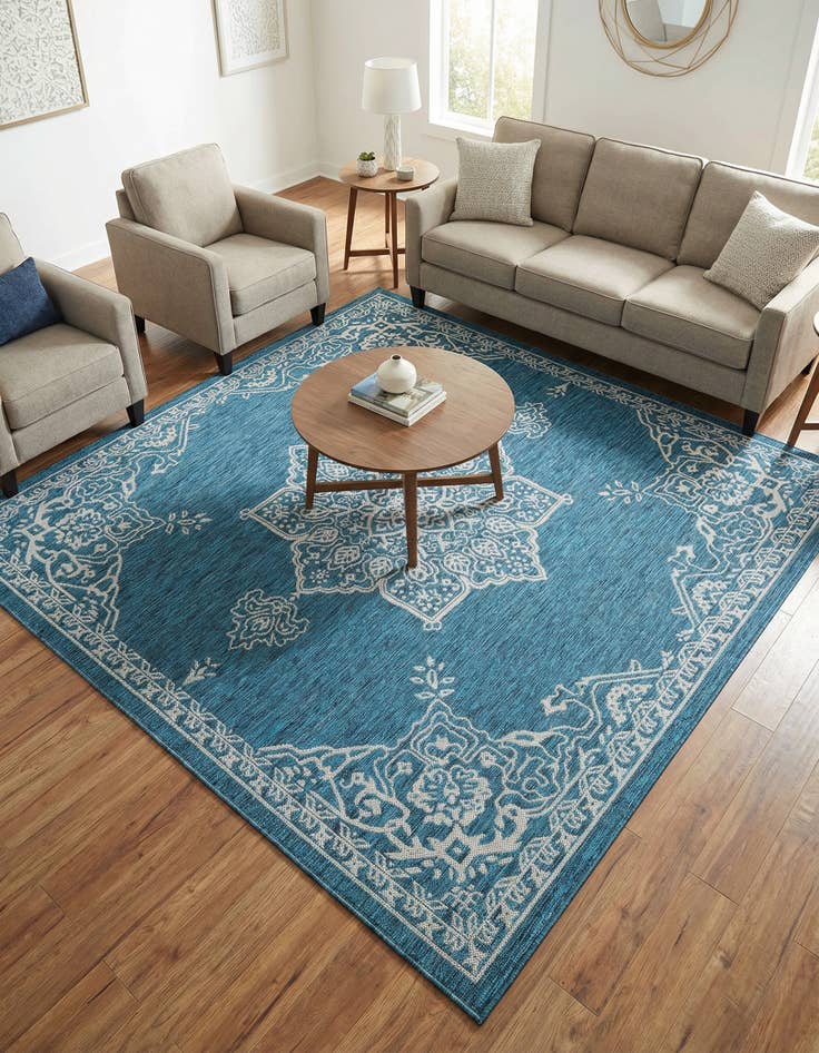 Detail image of 7' 10 x 7' 10  Washable Traditional Indoor / Outdoor Square Rug