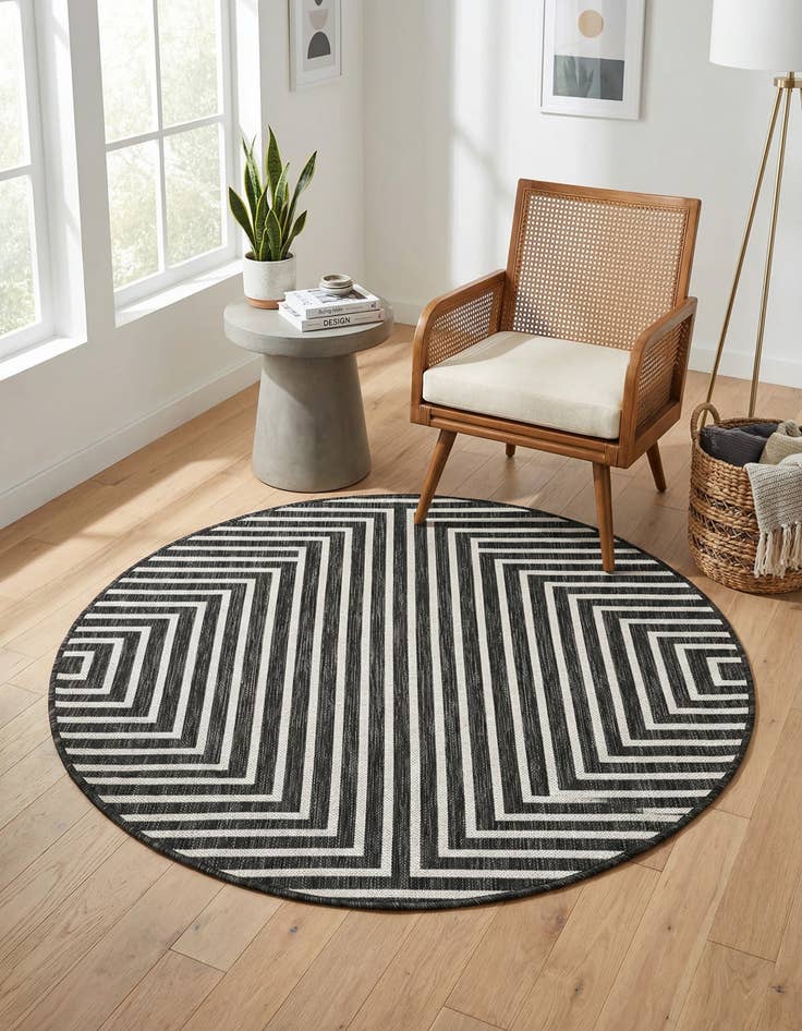 Detail image of 4' x 4'  Washable Modern Indoor / Outdoor Round Rug