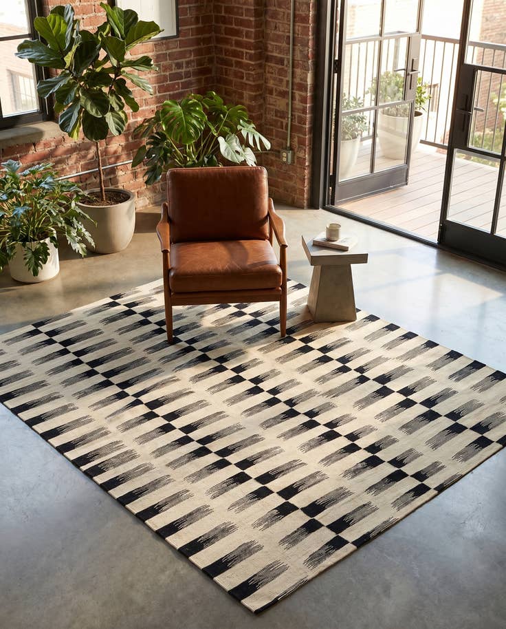 Detail image of 6' x 7' Hand Woven Kilim Modern Wool Square Rug
