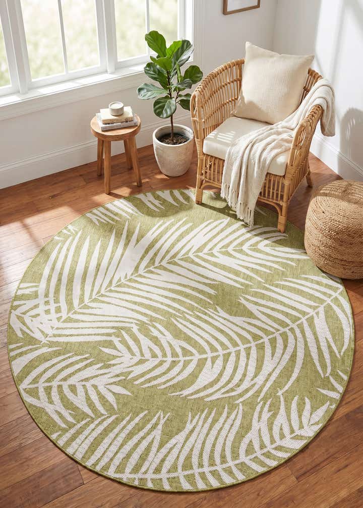 7' 10 x 7' 10 Easy-Clean Botanical Indoor / Outdoor Round Rug