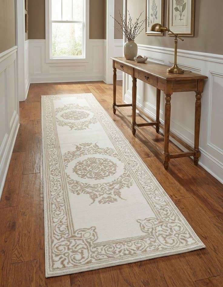 Detail image of 2' 6 x 10' Hermitage Runner Rug