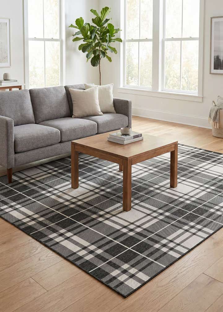 7' 10 x 7' 10 Easy-Clean Checkered Indoor / Outdoor Square Rug