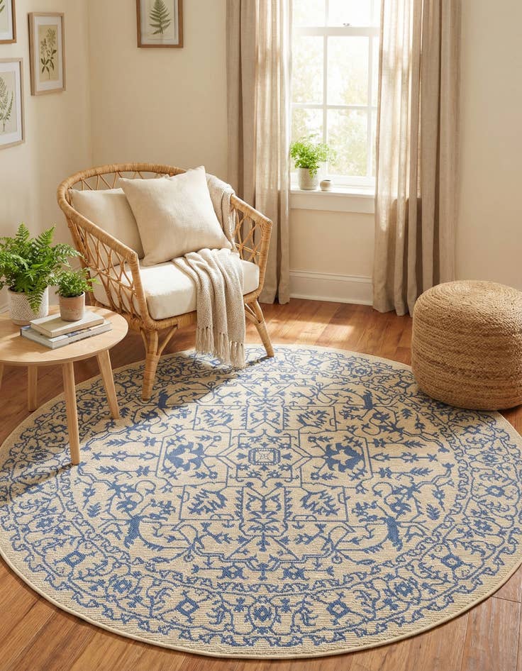 Detail image of 6' x 6' Easy-Clean Botanical Indoor / Outdoor Round Rug
