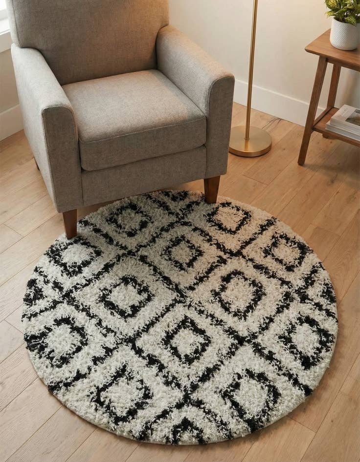 Detail image of 3' 3 x 3' 3 Trellis Shag Round Rug