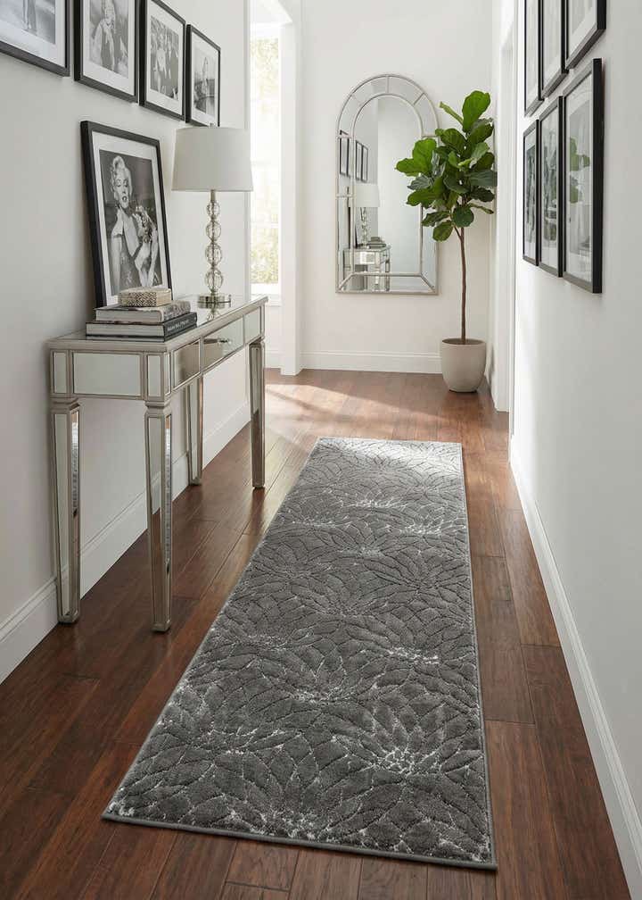 2' x 6' Marilyn Monroe™ Glam Dahlia Runner Rug
