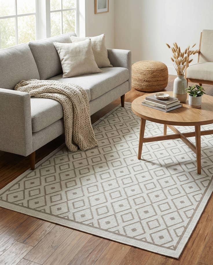 Detail image of 5' 3 x 8' Easy-Clean Lattice Indoor / Outdoor Rug