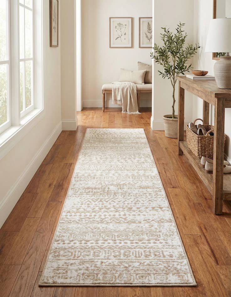 Detail image of 2' x 8' Hermitage Runner Rug