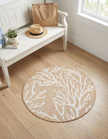 Taupe Easy-Clean Coastal Indoor / Outdoor Round Rug