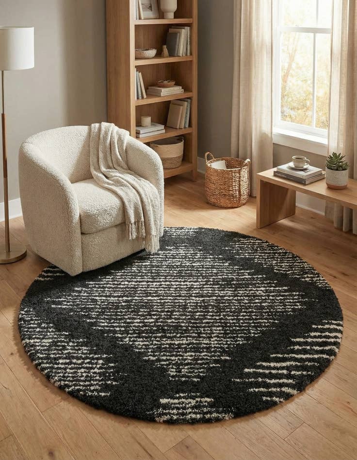 Detail image of 7' x 7' Serenity Shag Round Rug