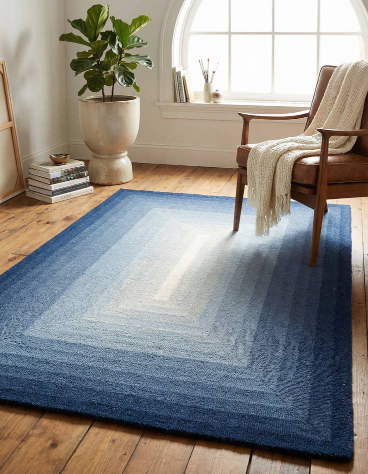 Detail image of 4' 1 x 6' 1 Ombre Wool Rug
