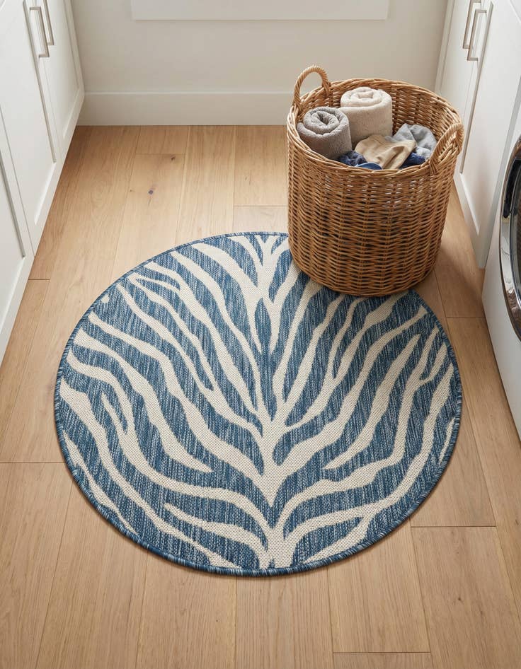 Detail image of 3' x 3' Easy-Clean Safari Indoor / Outdoor Round Rug