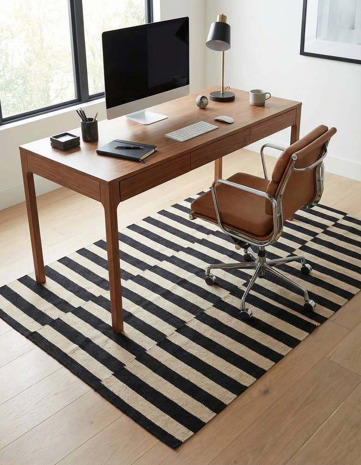 Detail image of 3' 5 x 6' 3 Hand Woven Kilim Modern Wool Rug