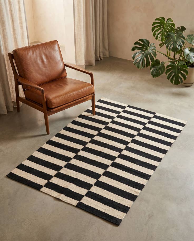 Detail image of 3' 6 x 4' 10 Hand Woven Kilim Modern Wool Rug