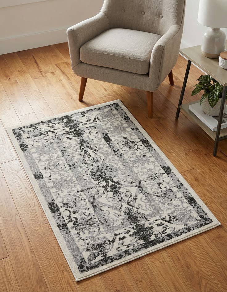 Detail image of 2' x 3' Miranda Rug