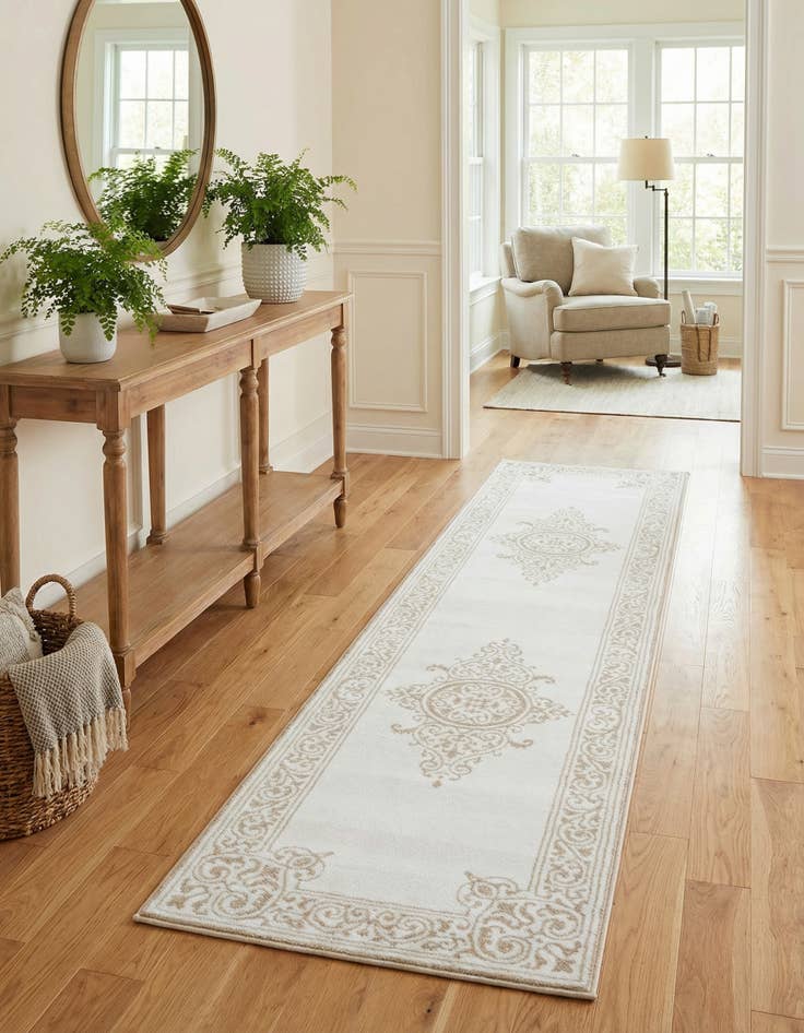 Detail image of 2' 6 x 10' Hermitage Runner Rug