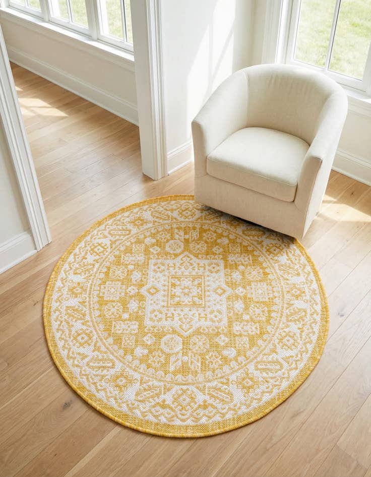 Detail image of 3' x 3' Washable Aztec Indoor / Outdoor Round Rug