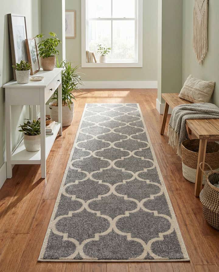 2' 7 x 10' Lattice Runner Rug