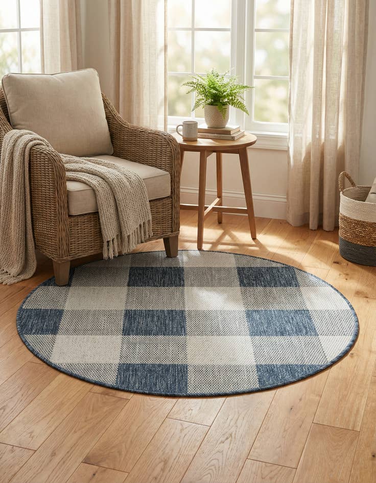Detail image of 3' x 3'  Washable Checkered Indoor / Outdoor Round Rug