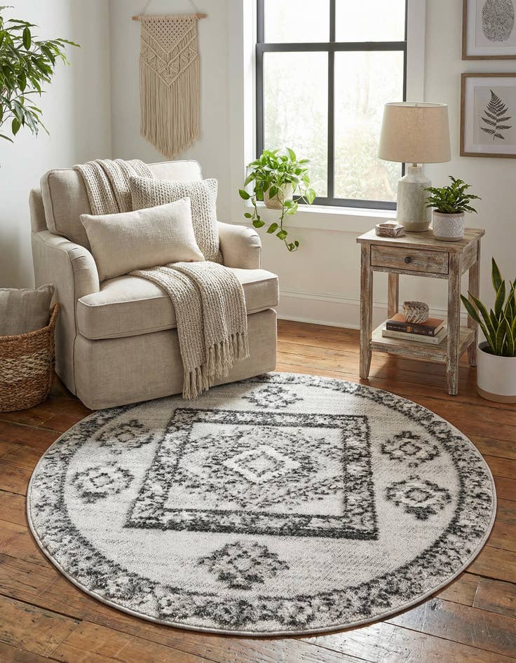 Detail image of 4' x 4' Cherokee Round Rug