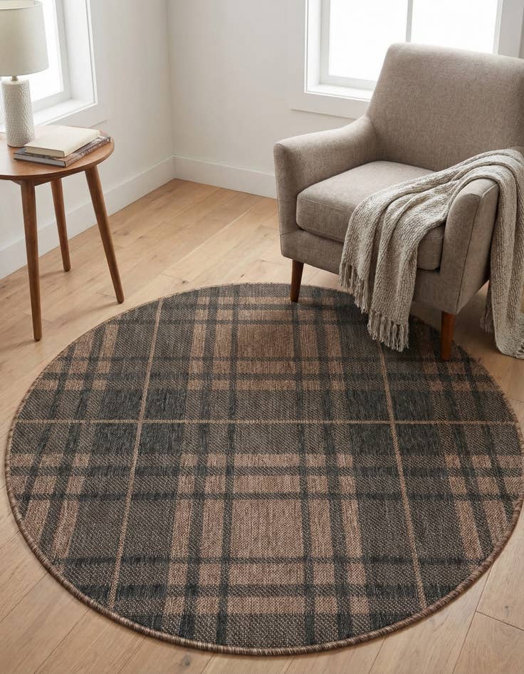 Detail image of 4' x 4' Easy-Clean Checkered Indoor / Outdoor Round Rug