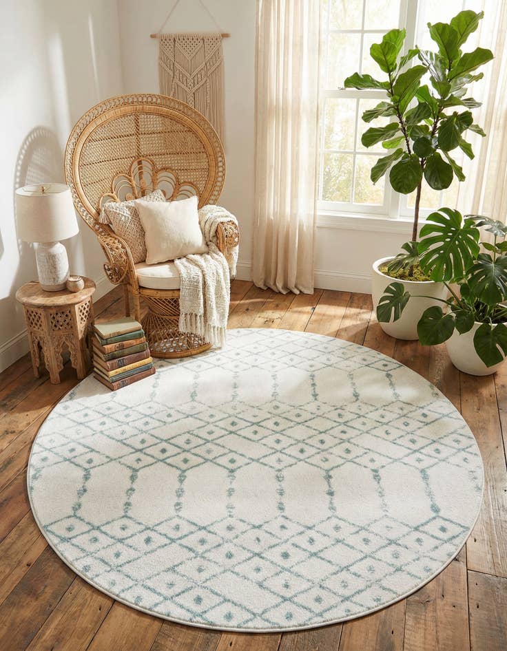 Detail image of 7' 10 x 7' 10 Paxon Trellis Round Rug