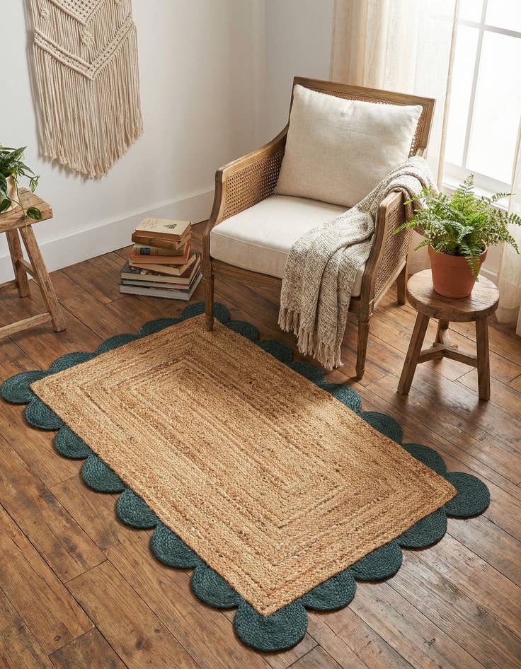 Detail image of 3' 1 x 5' 1  Hand Scallop Braided Jute Rug