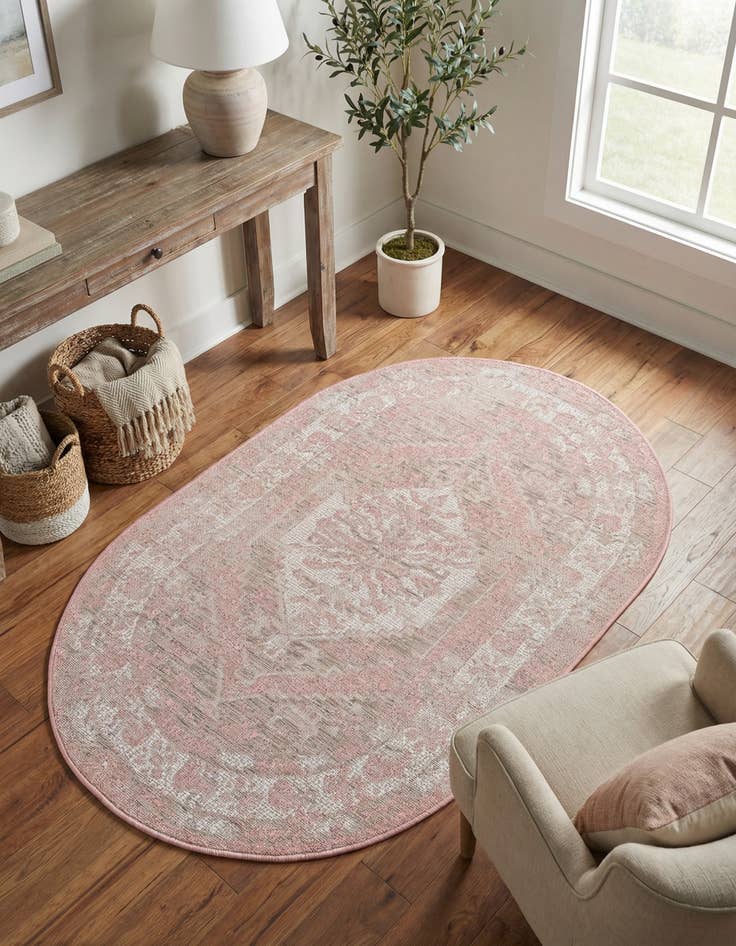 Detail image of 3' x 5' 3  Washable Traditional Indoor / Outdoor Oval Rug