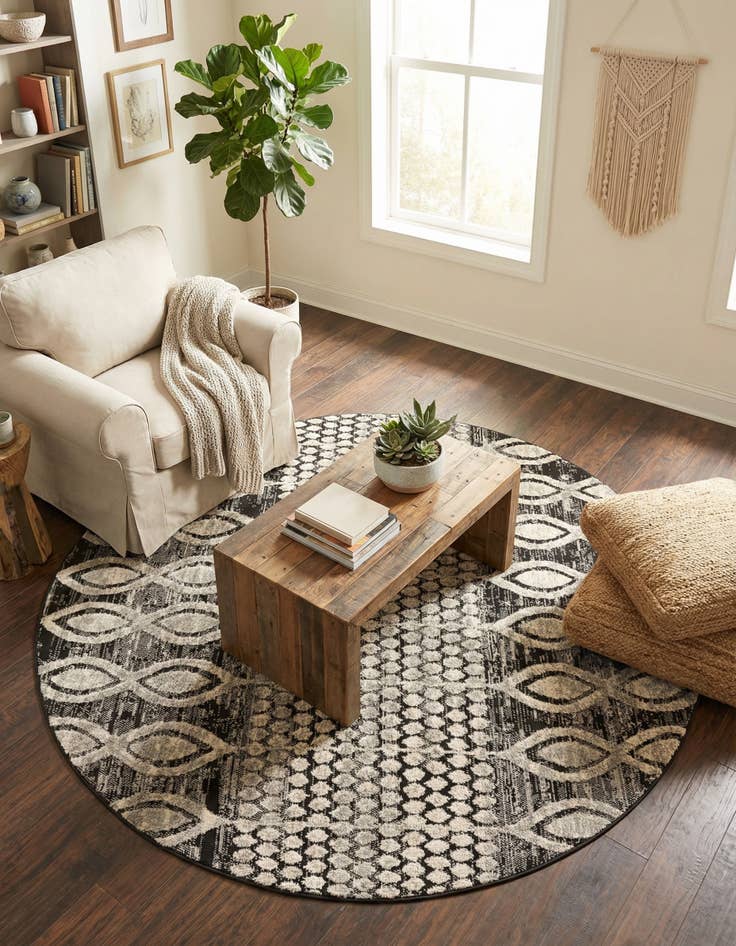 Detail image of 7' x 7' Cherokee Round Rug