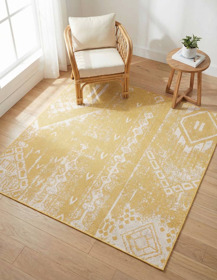 Detail image of 5' 3 x 5' 3  Washable Bohemian Indoor / Outdoor Square Rug