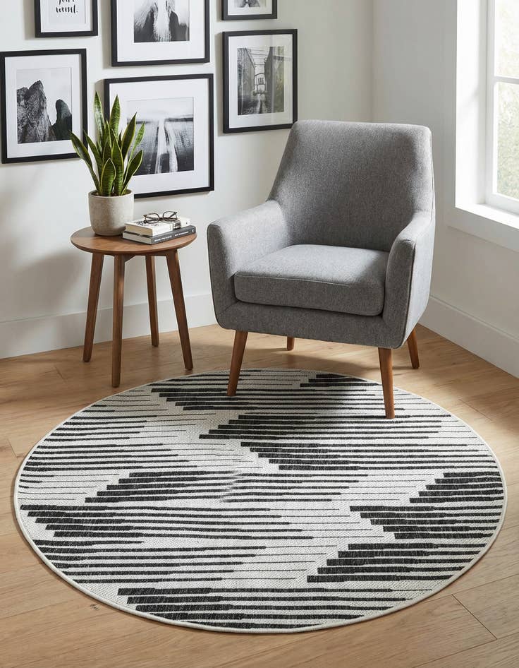 Detail image of 4' 1 x 4' 1 Easy-Clean Modern Indoor / Outdoor Round Rug