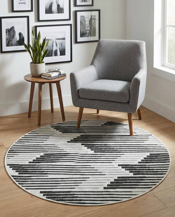 Detail image of 4' 1 x 4' 1 Easy-Clean Modern Indoor / Outdoor Round Rug